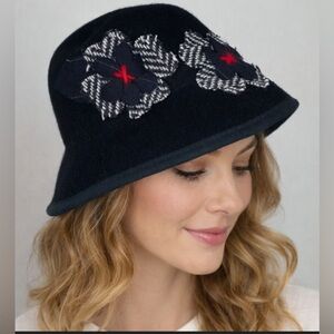 Da-me Black Felt hat with flower embellishment made in Italy